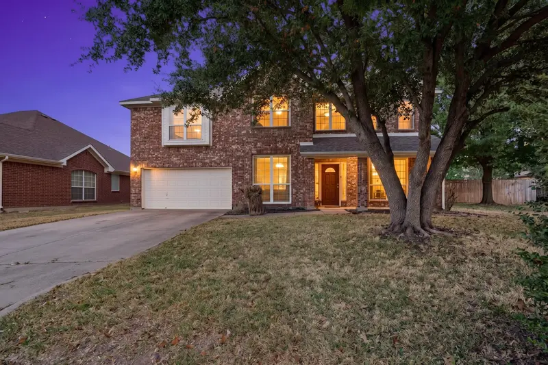 8417 Rock Canyon Court, Fort Worth