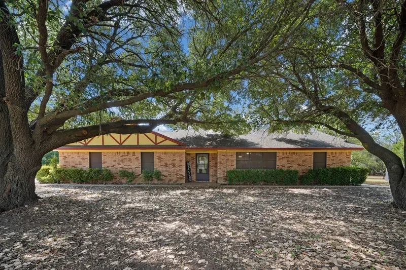 707 Ovilla Road, Waxahachie