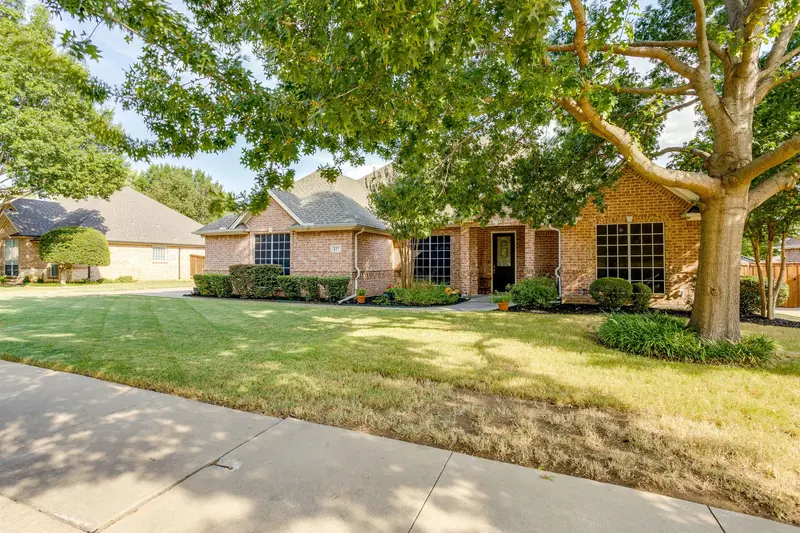 427 Shenandoah Drive, Burleson
