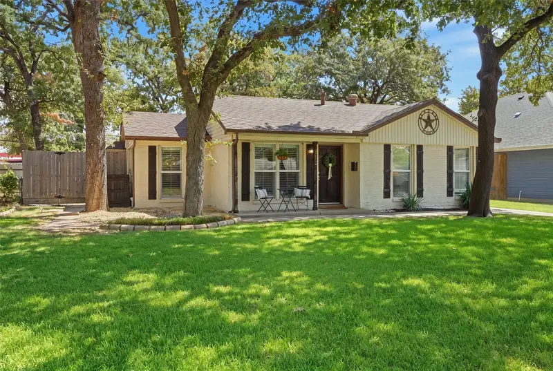 712 Thersa Drive, River Oaks