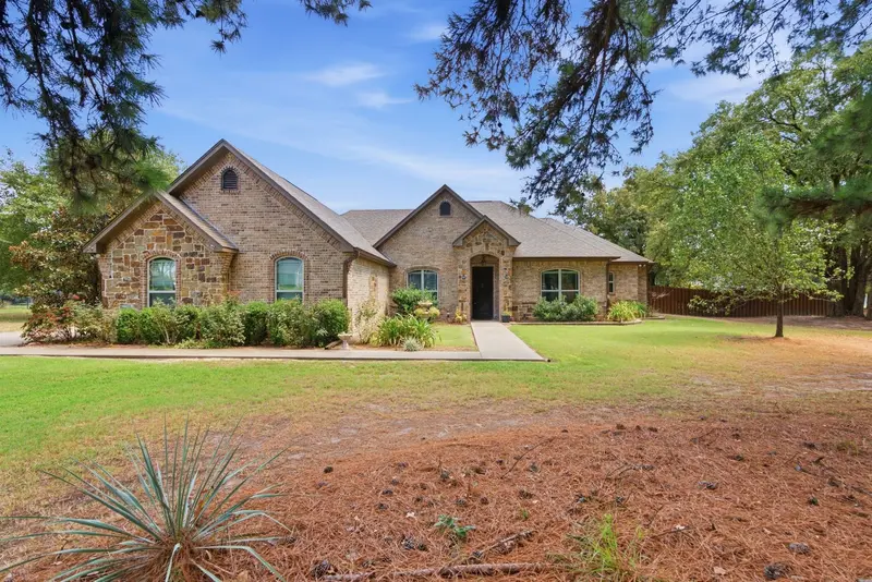 213 County Rd 2321, Mineola