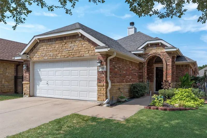 9032 Racquet Club Drive, Fort Worth