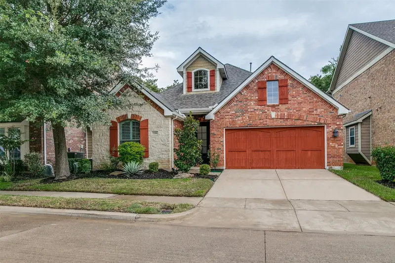 2206 Muskeg Lane, Euless