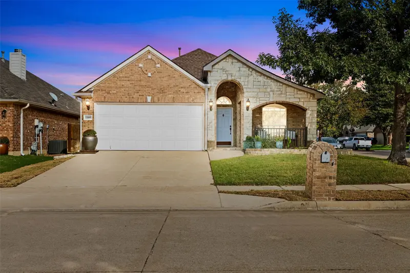 11800 Basilwood Drive, Fort Worth