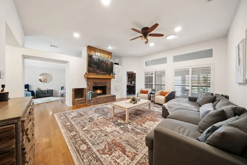 1633 Crosshaven Drive, Lewisville