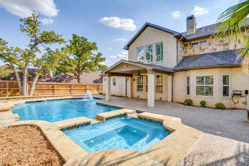 908 Bridle Path, Burleson