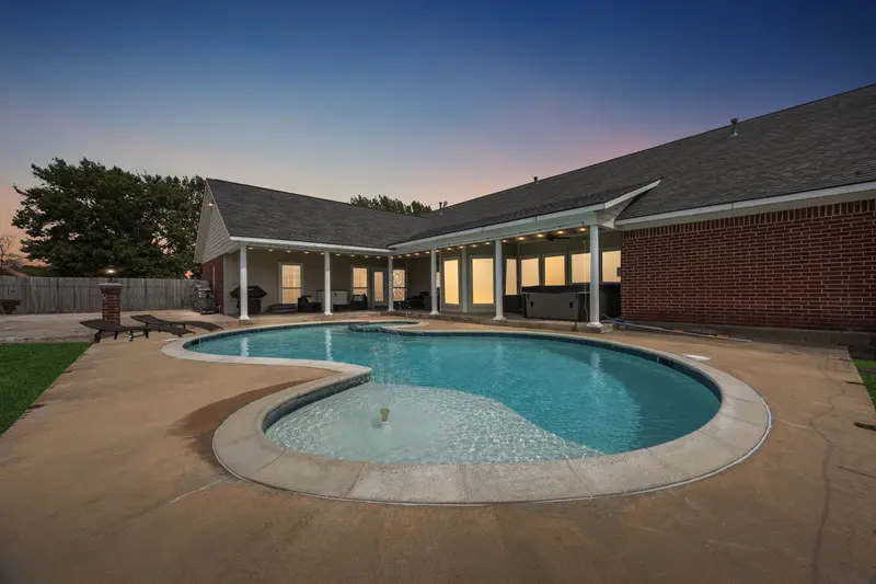 107 N Westlake Drive, Leonard