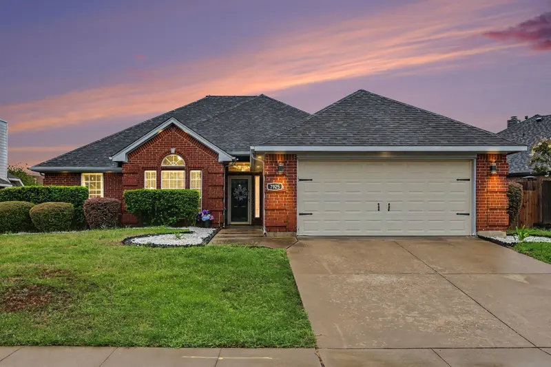 7925 Peregrine Trail, Arlington