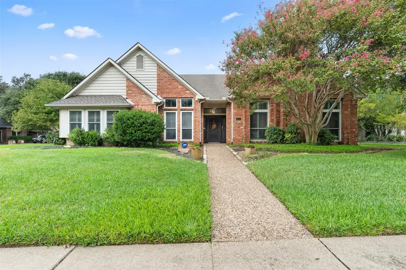 6901 April Way Circle, Plano