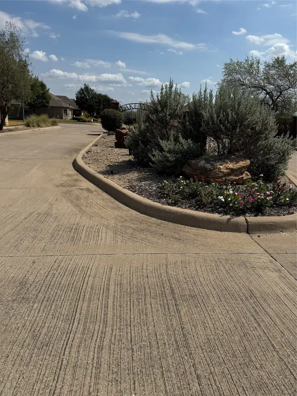 8772 Regal Royale Drive, Fort Worth