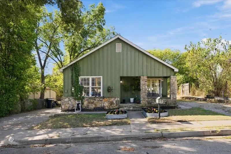809 W Bridge Street, Weatherford