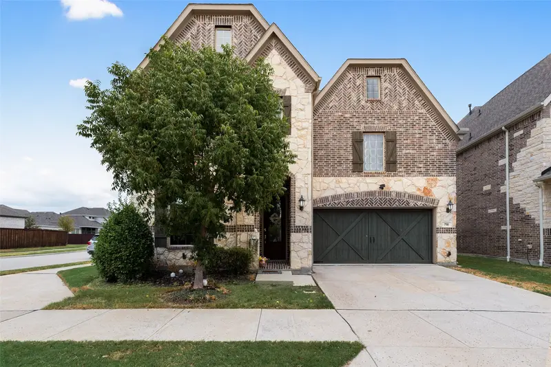 718 Waterbrook Parkway, Argyle