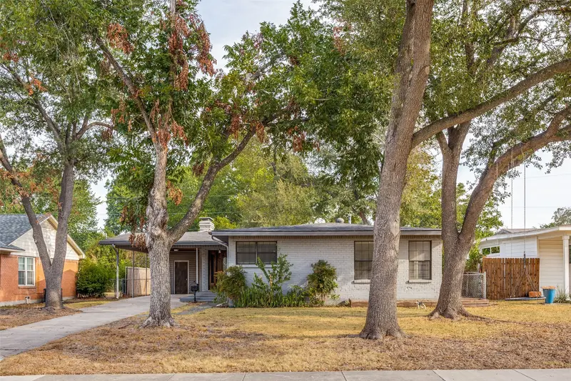 618 Newberry Drive, Richardson