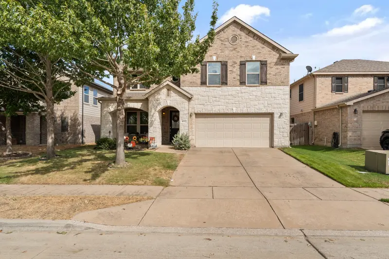 8932 Winding Valley Drive, Fort Worth