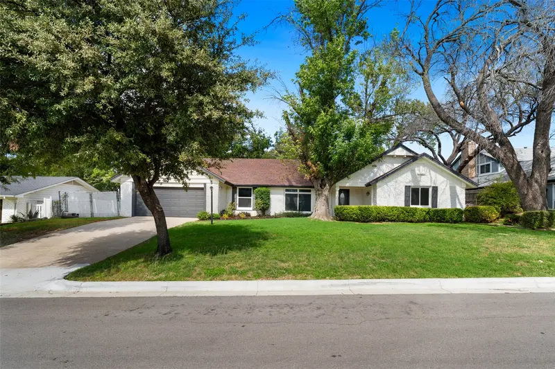8116 Bangor Drive, Benbrook
