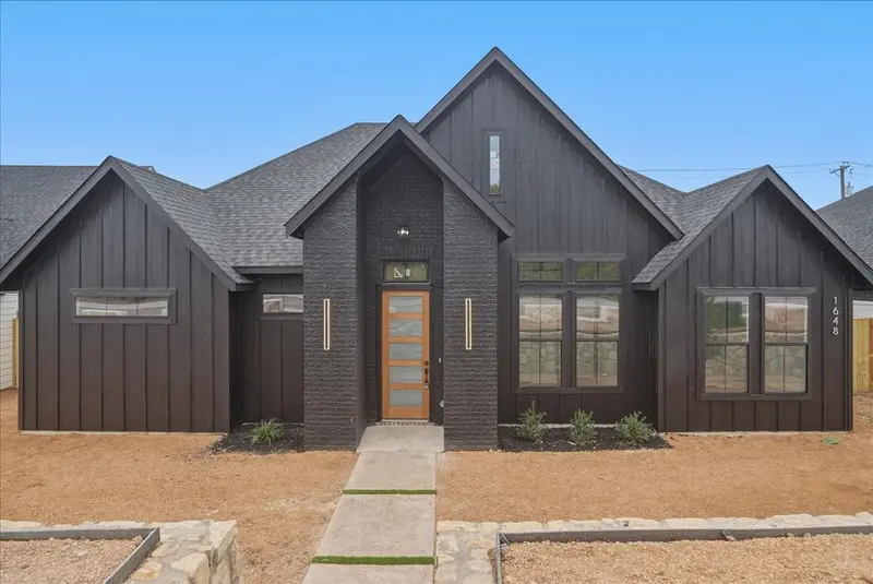 1648 W Wintergreen Road, Lancaster