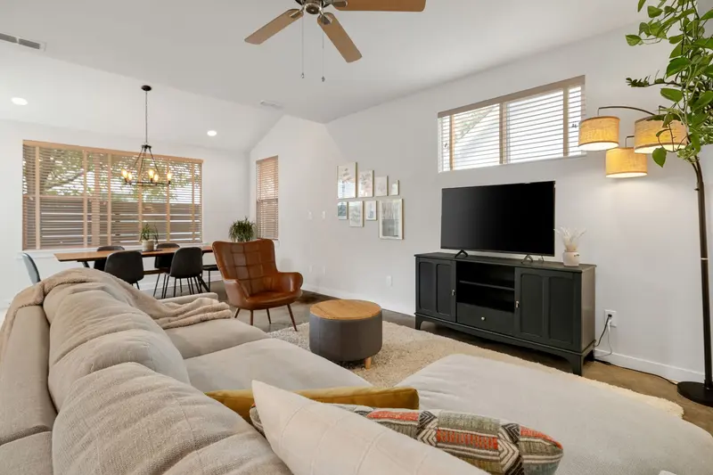 6542 E Lovers Lane, Dallas