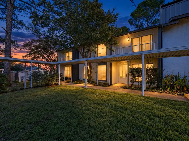 404 Hollyhill Lane, Denton
