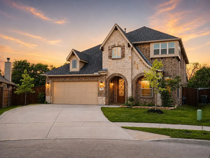 9121 Desert Flora Drive, Fort Worth