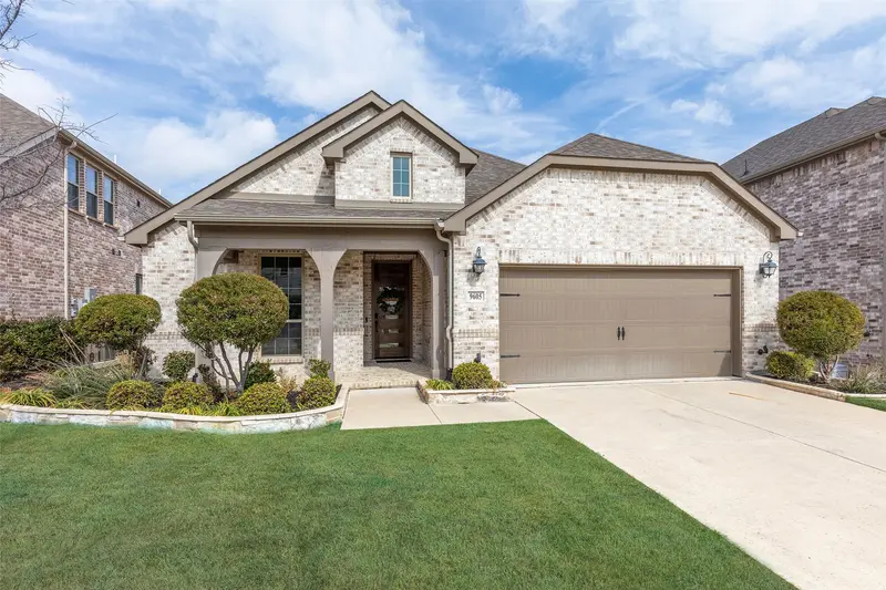 9605 Sunset Lane, Oak Point