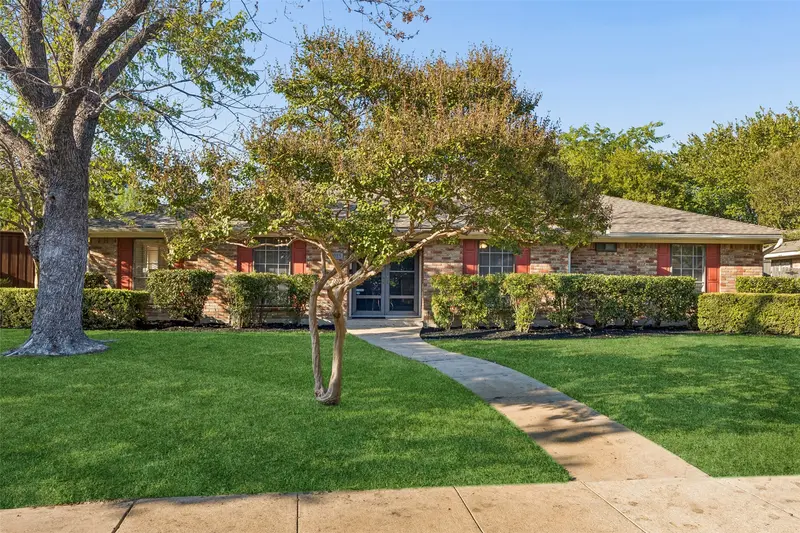 2015 Scarlet Oak Drive, Richardson