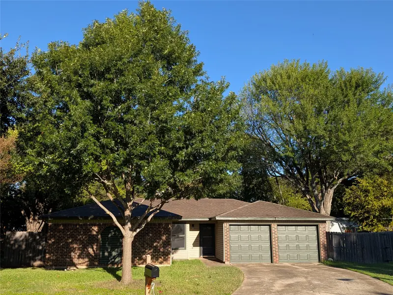 1104 Thistle Court, Benbrook
