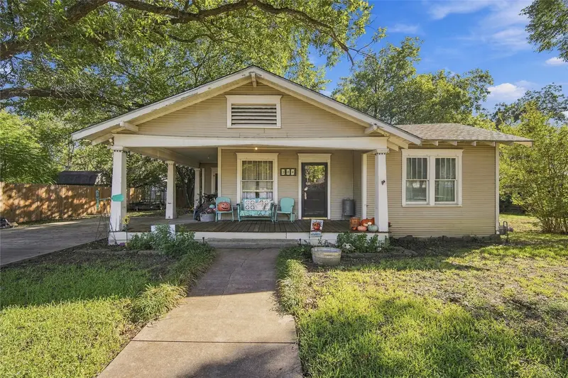 304 E McFarland Street, Grandview