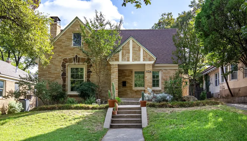 1134 N Edgefield Avenue, Dallas