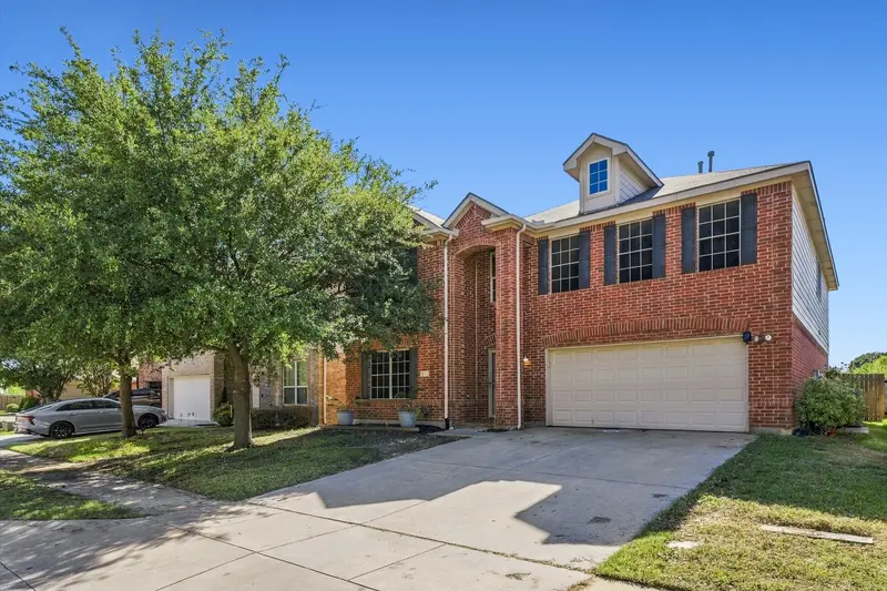 8745 Golden Sunset Trail, Fort Worth