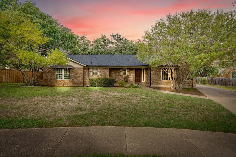 504 Regina Court, Euless