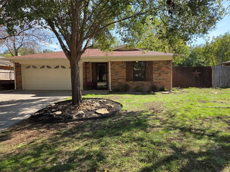 421 Allencrest Drive, White Settlement