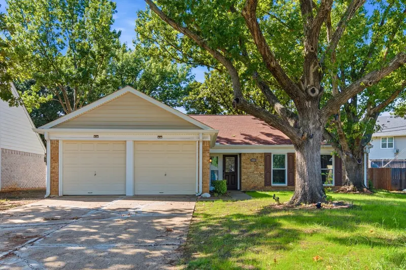 1933 Pin Oak Drive, Flower Mound