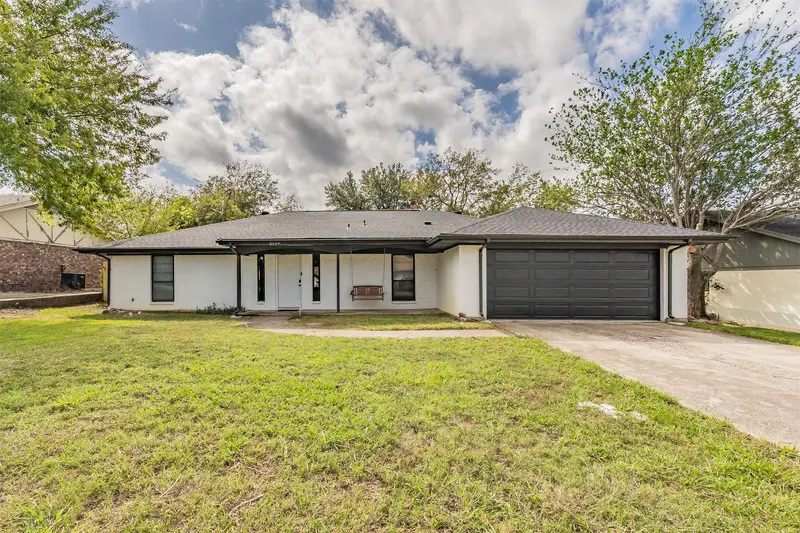 6704 Greenacres Drive, North Richland Hills