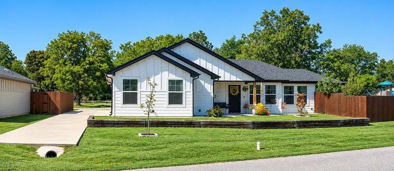 209 N Cleburne Whitney Road, Rio Vista