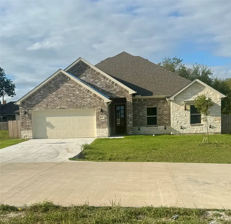 320 E Marshall Court, Palmer