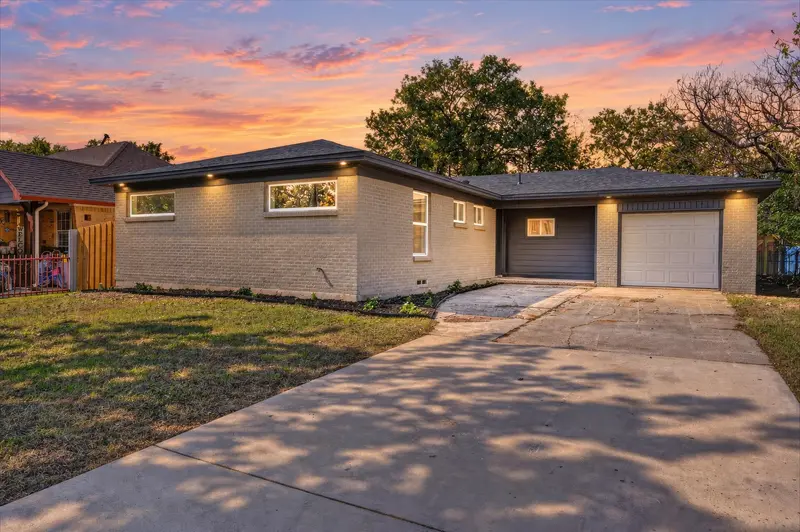 2009 Las Cruces Lane, Dallas