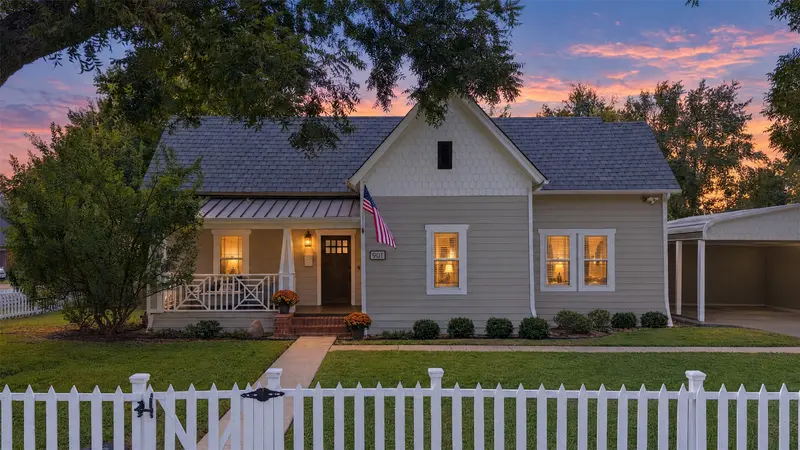 901 Oak Street, McKinney