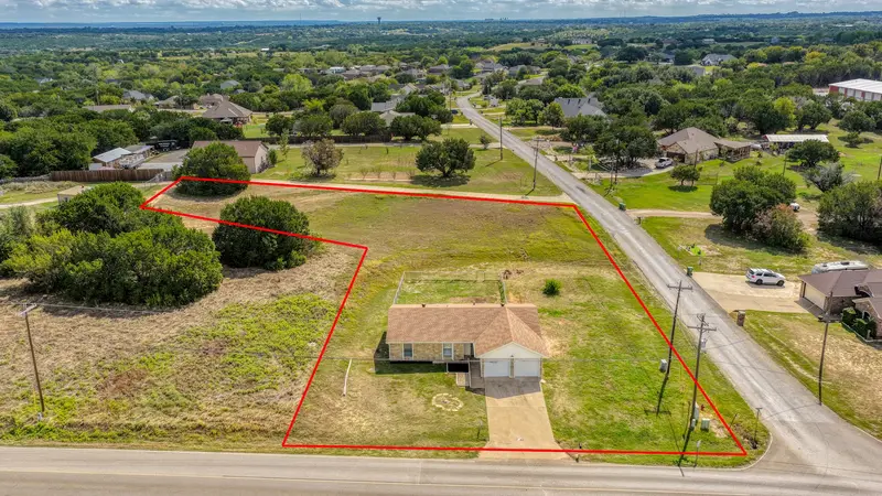 901 W Apache Trail, Granbury